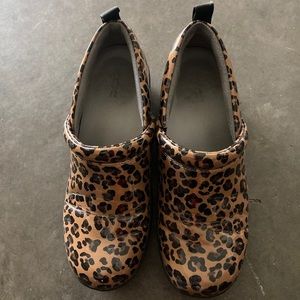 Cheetah nursing clogs